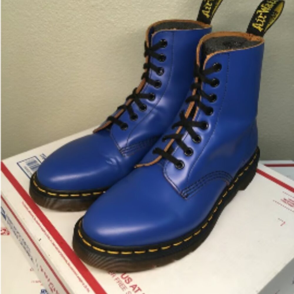 Dr. Martens Womens 8.5 boots Blue 8-eye royal 1460 archive pascal vintage smooth